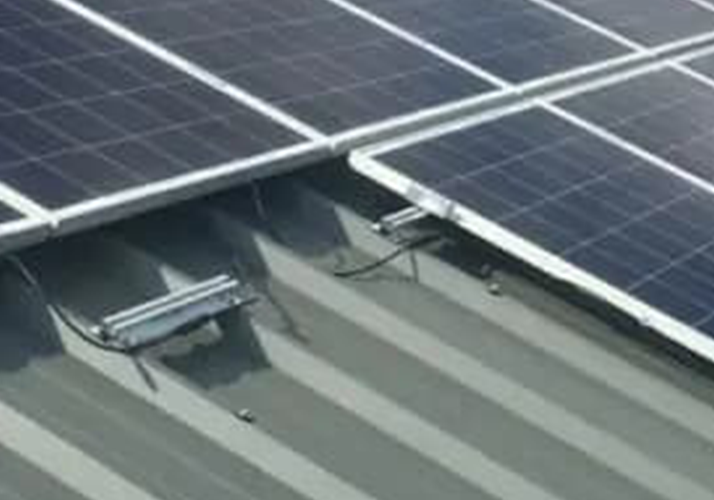 Op wat voor dak kan ik zonnepanelen installeren?